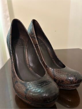 Tory Burch Jude Snake Print Leather Pumps 7.5 black brown Stiletto mob wife edgy